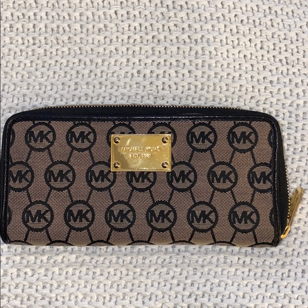 Michael kors wallet